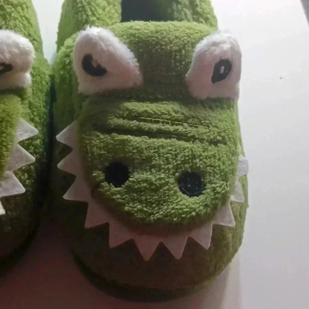 Cartoon cushion shoes..size Toddler 7..NWT..GREEN - Picture 2 of 3